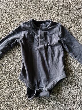 Pehr Long Sleeve Baby Bodysuit in Charcoal